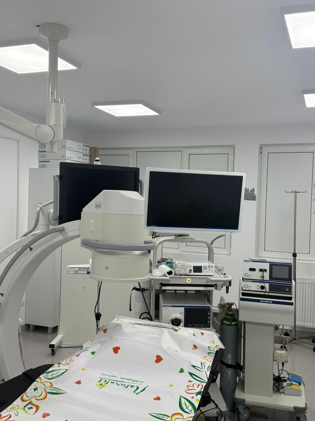  La 80 de ani, un pacient cu tumoră de căi biliare a fost salvat printr-o intervenție minim invazivă la SCJU Arad