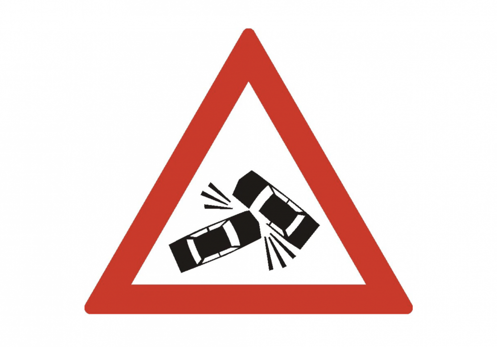 Update accident. Două persoane rănite au fost scoase dintr-un autoturism de pompierii voluntari