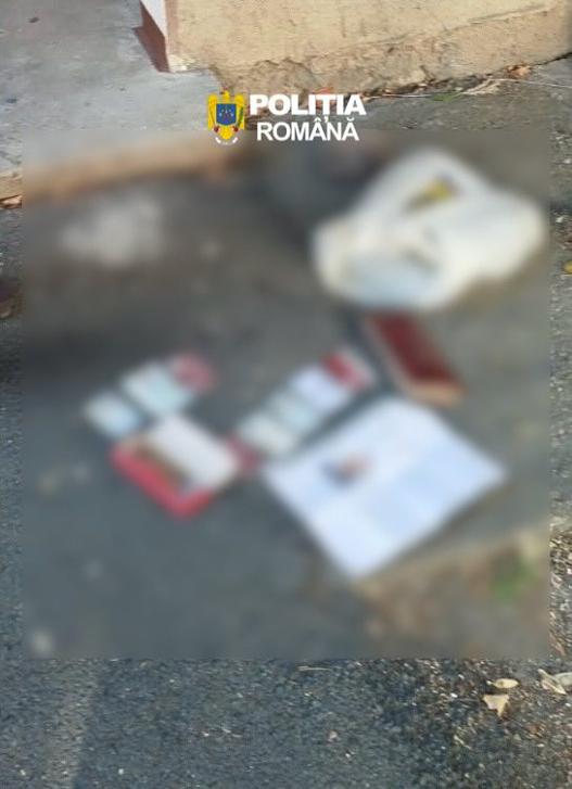 Un bărbat de 32 de ani, din județul Timiș, a fost reținut de polițiști după ce ar fi furat genți cu bani, carduri bancare și documente de la angajați ai stației C.F. Arad.